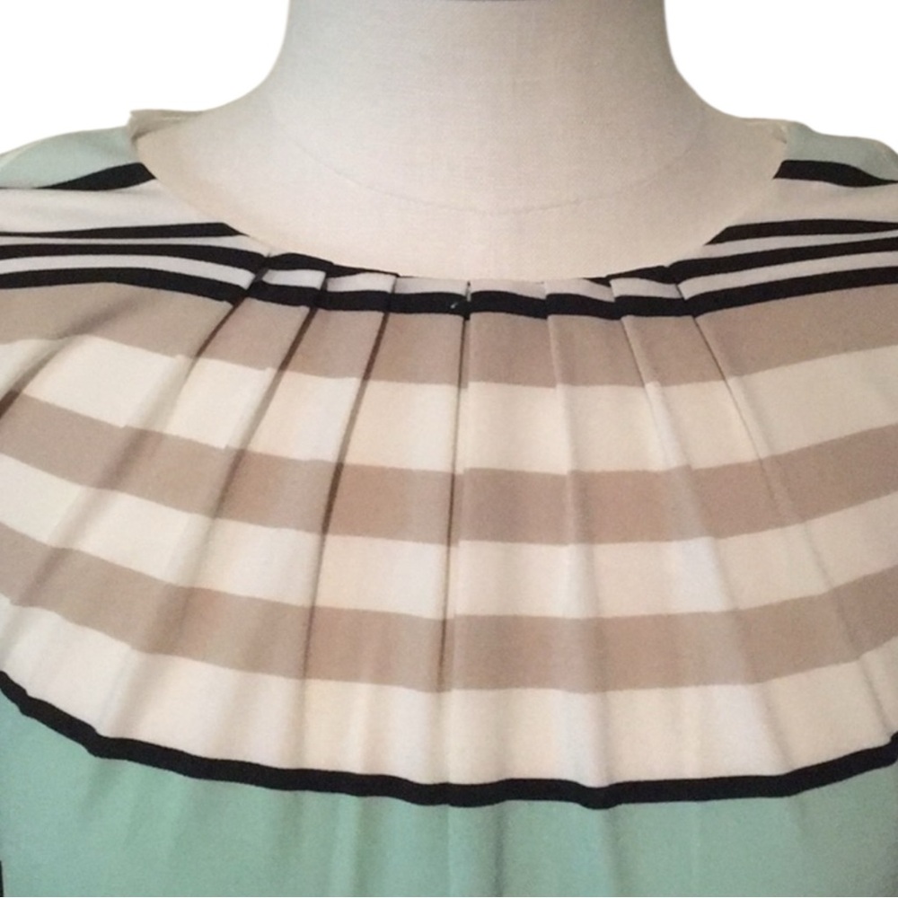 CALVIN KLEIN Sleeveless Striped Blouse Size Medium -- CLOSET STAPLE!!! - Picture 4 of 8
